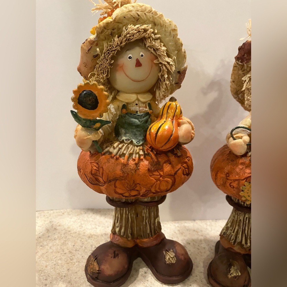 Two scarecrow Thanksgiving figures - Picture 3 of 6